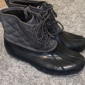 Stylish Black Quilted Women's duck boots